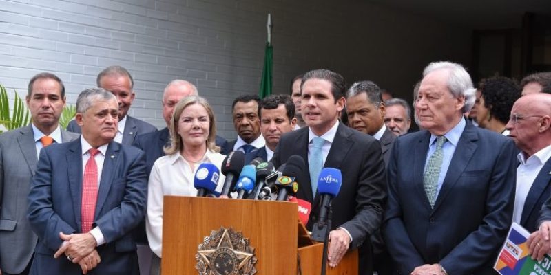 Motta, Gleisi Hoffmann (E) e Lewandowski concedem entrevista sobre a PEC da Segurança - Imagem Douglas Gomes