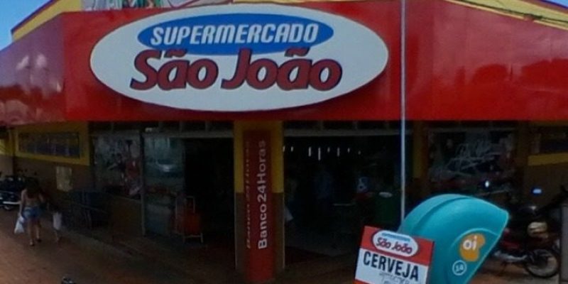 Supermercado São João, na  rua Arquiteto Vilanova Artigas , Aero Rancho