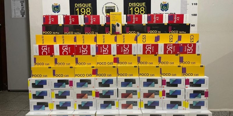 Celulares encontrados em baú de caminhão (Foto: Divulgação)
