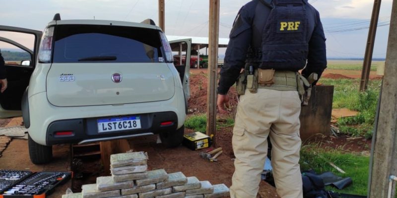 Tabletes de cocaína encontrados em Fiat Uno (Foto: Divulgação)