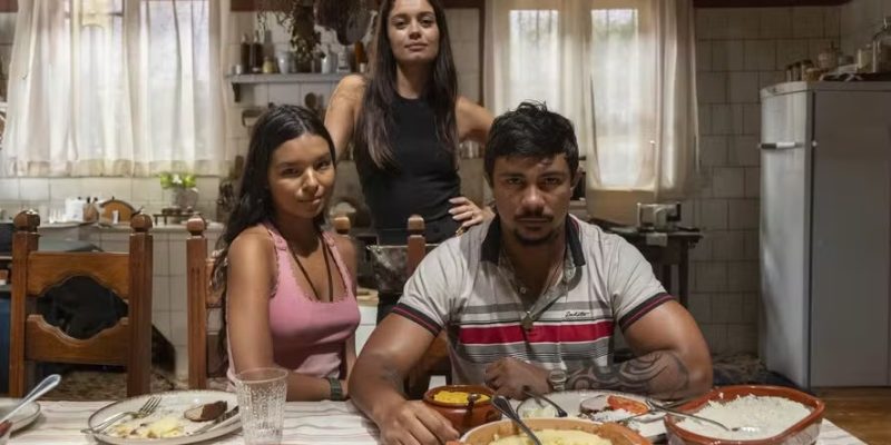 Eliana (Sophie Charlotte), Ritinha (Mell Muzzillo) e Damião (Xamã) — Foto: Beatriz Damy/Rede Globo