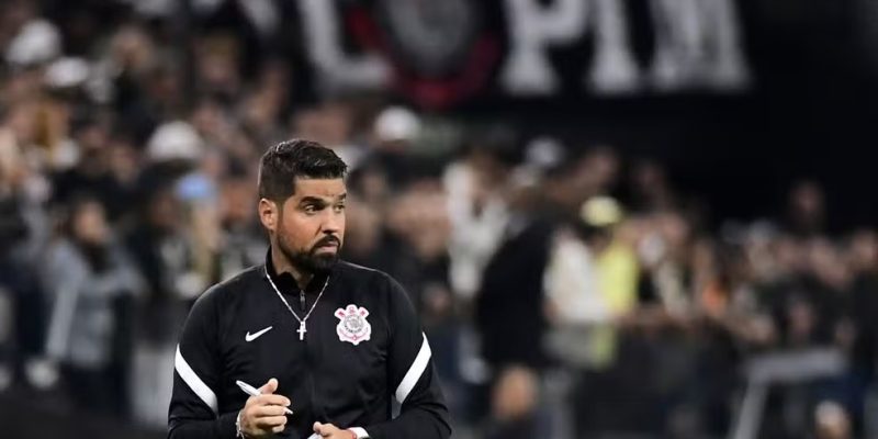 António Oliveira, do Corinthians, no jogo contra o Racing-URU — Foto: Marcos Ribolli