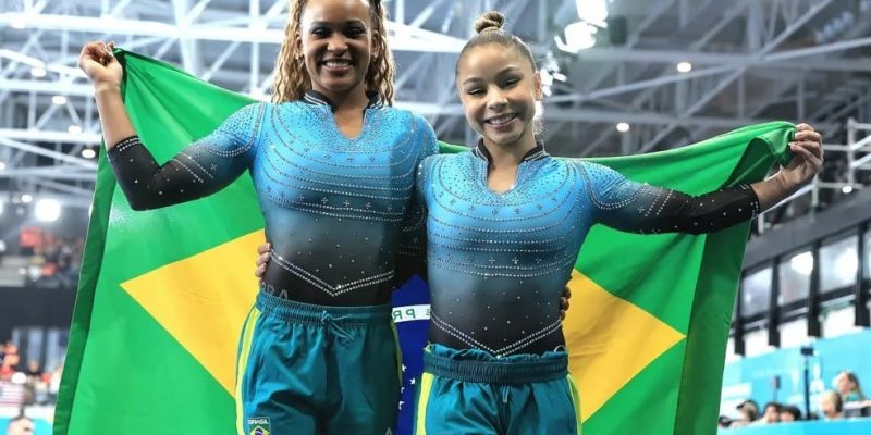 Rebeca Andrade e Flavinha Saraiva: ouro e prata na trave — Foto: Ricardo Bufolin/CBG