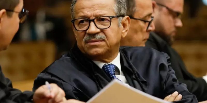 Sebastião Coelho, advogado de Felipe Martins, foi detido por "flagrante delito por desacato e ofensas ao tribunal" -Imagem - Wilton Junior