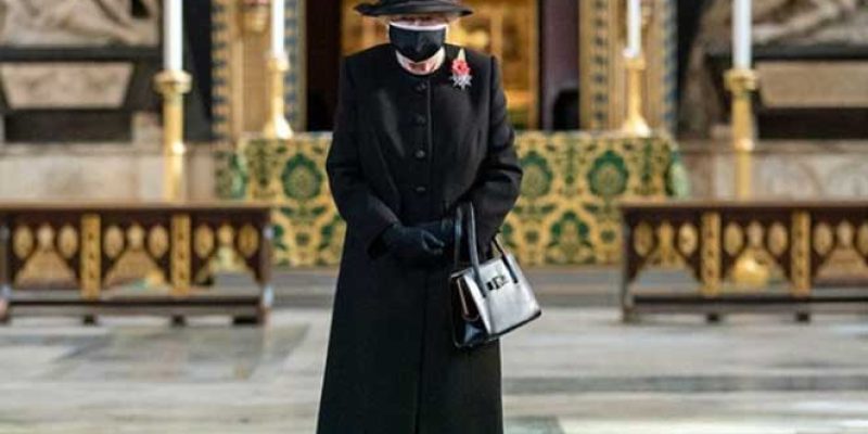Rainha Elizabeth II durante o velório do príncipe Philip (Photo by Pool/Samir Hussein/WireImage)