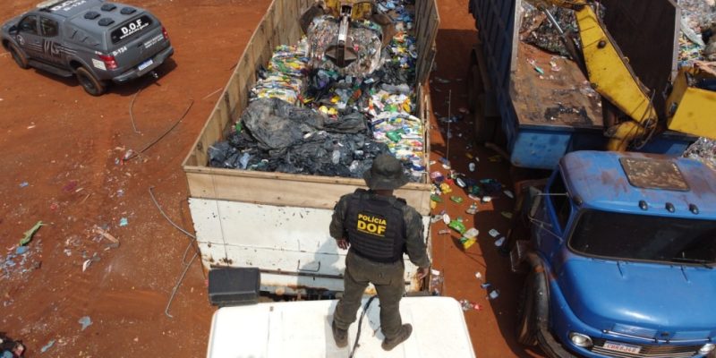 Carreta levava maconha sob carga de plástico reciclável (Foto: Divulgação)