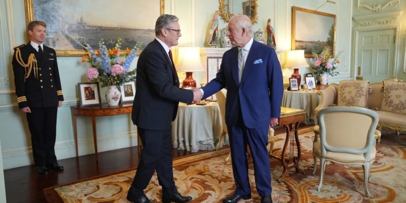 Premiê britânico promete política "voltada ao povo" e foco no serviço público