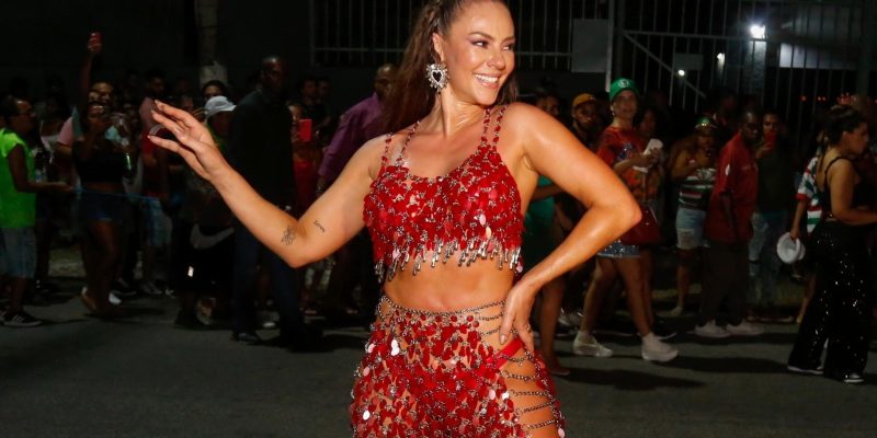 Paolla Oliveira diz que não liga para críticas ao corpo
Imagem: Paulo Tauil
