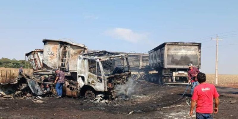 Carreta ficou completamente destruída após explosão Imagem - Divulgação