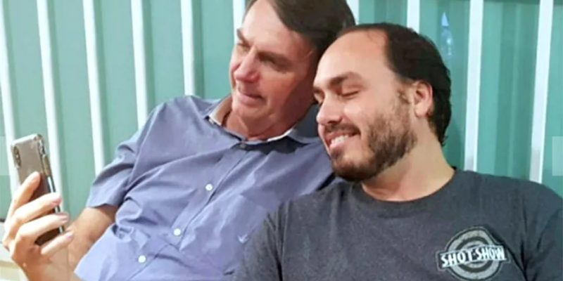 Carlos teria virado alvo depois de buscas e apreensões de celulares e computadores em imóveis de Ramagem