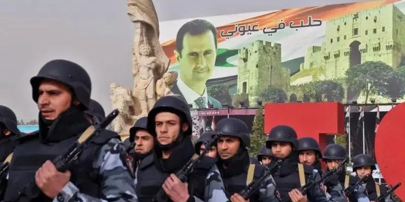 Considerado um dos mais poderosos dos países árabes, o exército da Síria não resistiu aos avanços dos rebeldes nos últimos dias