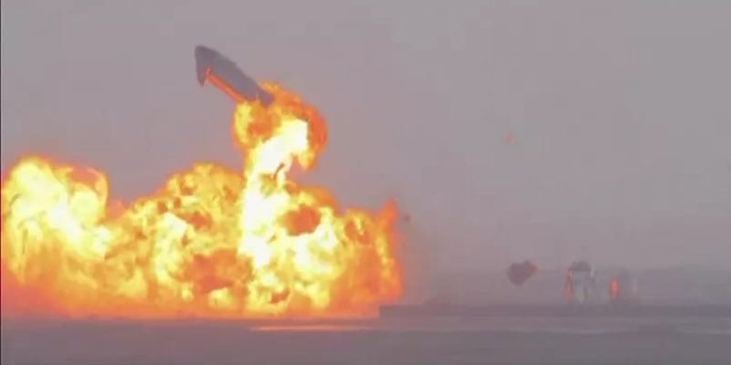 Protótipo da SpaceX explodiu pouco depois de pousar em base no Texas
Foto: SPADRE.COM