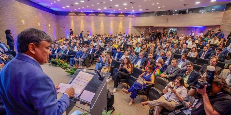 Ministro Wellington fala aos presentes no encontro da CBIC - Imagens Roberta Aline