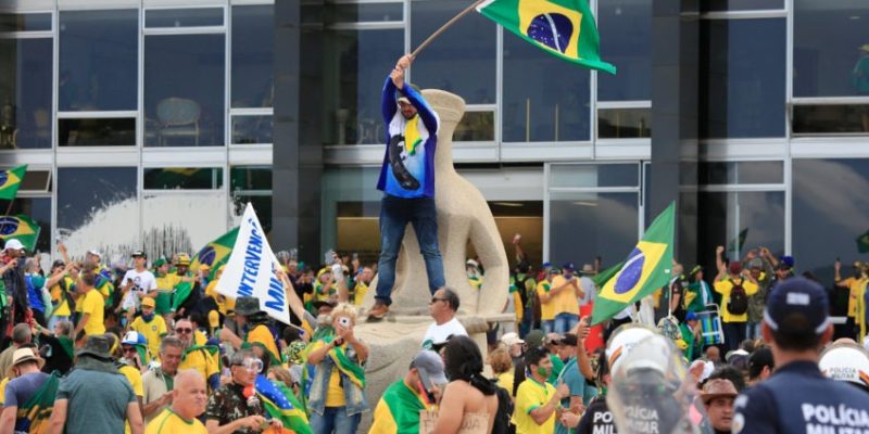 Extremistas invadiram e depredaram a sede do STF em Brasília no 8 de Janeiro