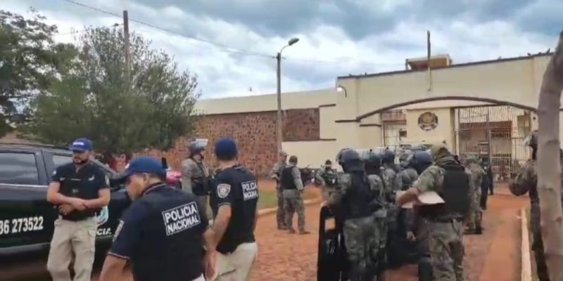 Por volta das 17:00 horas, a Polícia Nacional confirmou que conseguiu controlar a rebelião na prisão