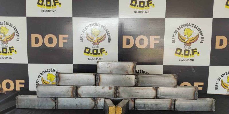 Uma mulher que seguia como passageira também foi detida Foto - Divulgação/DOF