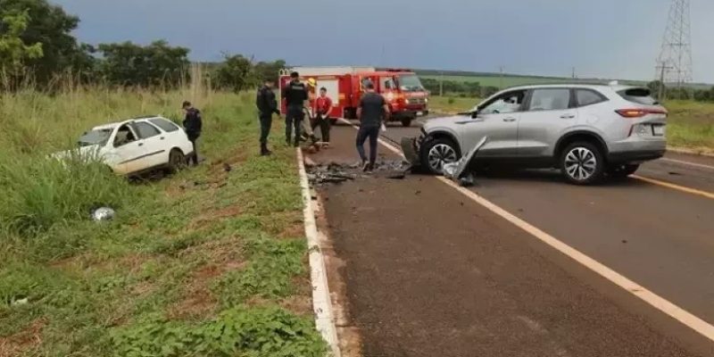 Três vítimas morreram no local do acidente (Foto: Norbertino Angeli)