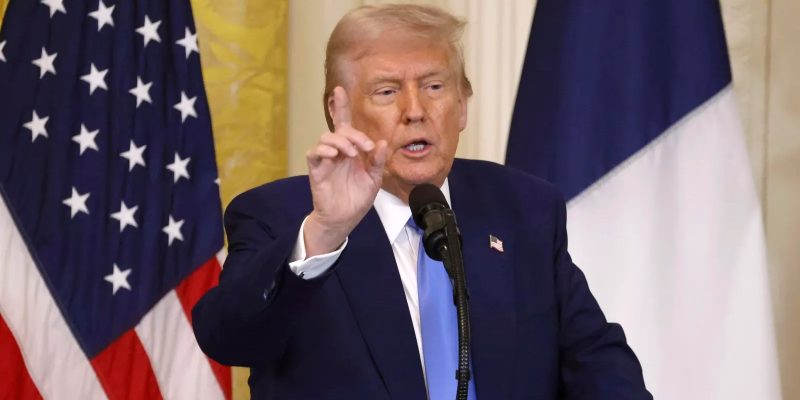 Trump assinou um decreto durante sua primeira semana no cargo instruindo o governo federal