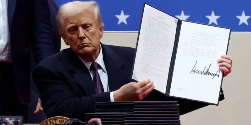 Trump assinou ordens executivas logo após tomar posse - Imagem - Reuters