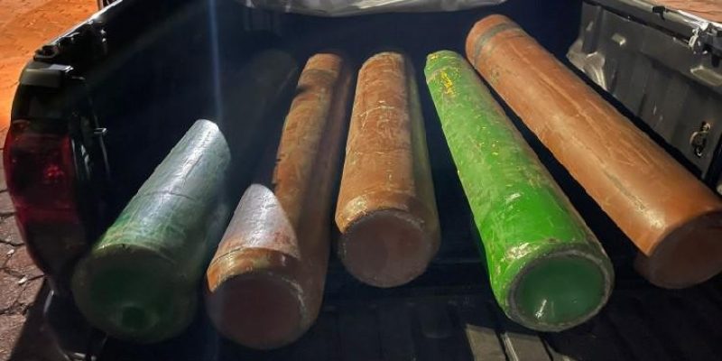 Tubos de oxigênio onde estavam pacotes de cocaína (Foto: Polícia Federal/Divulgação)