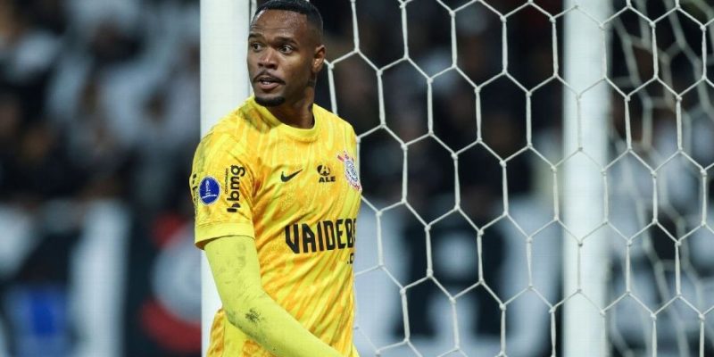 Carlos Miguel em ação pelo Corinthians na CONMEBOL Sul-Americana de 2024 Alexandre Schneider