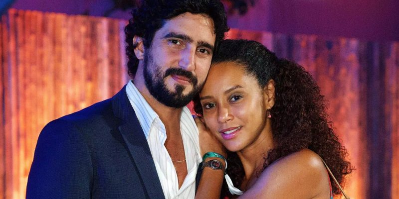 Ivan (Renato Góes) e Raquel (Taís Araujo)