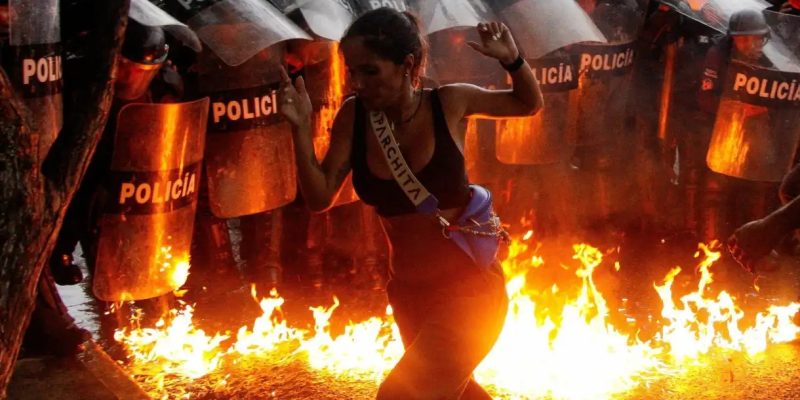 Protesto na cidade venezuelana de Puerto La Cruz Imagem - amir Aponte