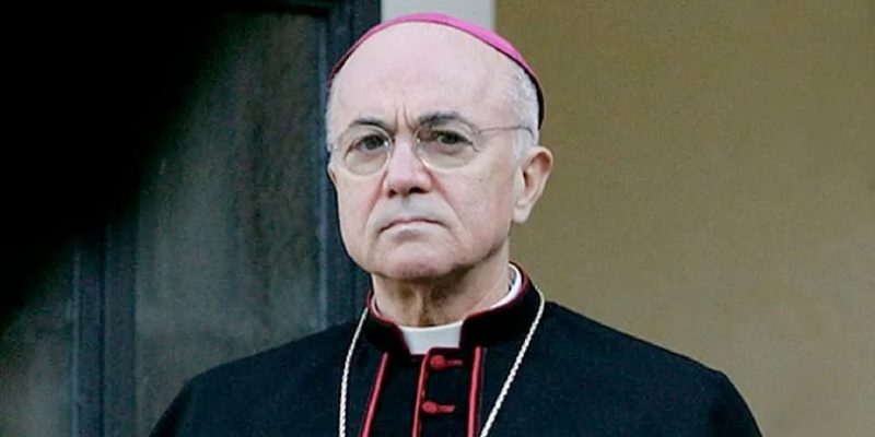 Arcebispo Viganò, um apoiador de Trump, é expulso da Igreja por ataques contra a Santa Sé