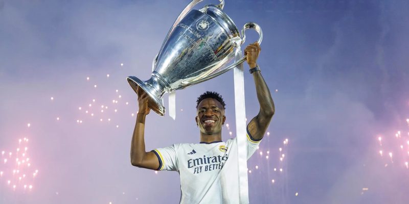 O atacante já tem 12 títulos como jogador do Real Madrid: 2 Liga dos Campeões, 2 Mundiais de Clubes, 3 títulos da LaLiga, 3 Supercopas da Espanha, 1 Supercopa da Europa e 1 Copa del Rey.