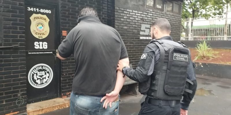 Estudante foi preso em casa, na manhã desta terça-feira (Fotos: Leandro Holsbach)
