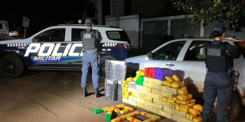 Maconha apreendida na oficina mecânica em Vila Vargas (Foto: Divulgação/PM)