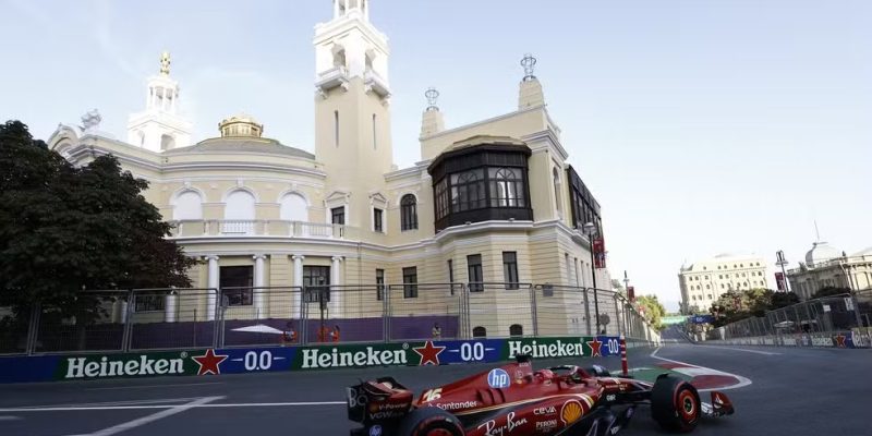 Charles Leclerc fica com a pole em Baku no GP do Azerbaijão — Foto: Reuters